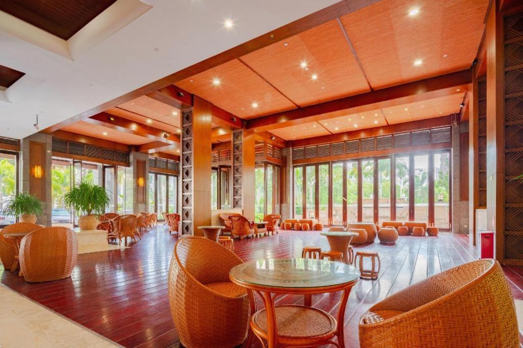 Sanya Shanghai Huating Boutique Resort Hotel Exterior photo